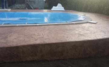 escalon para superficie de piscina